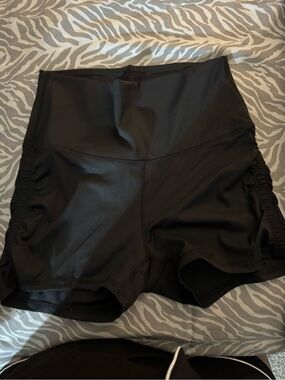 HALARA Black High-Waist Bike Shorts with Side Ruching